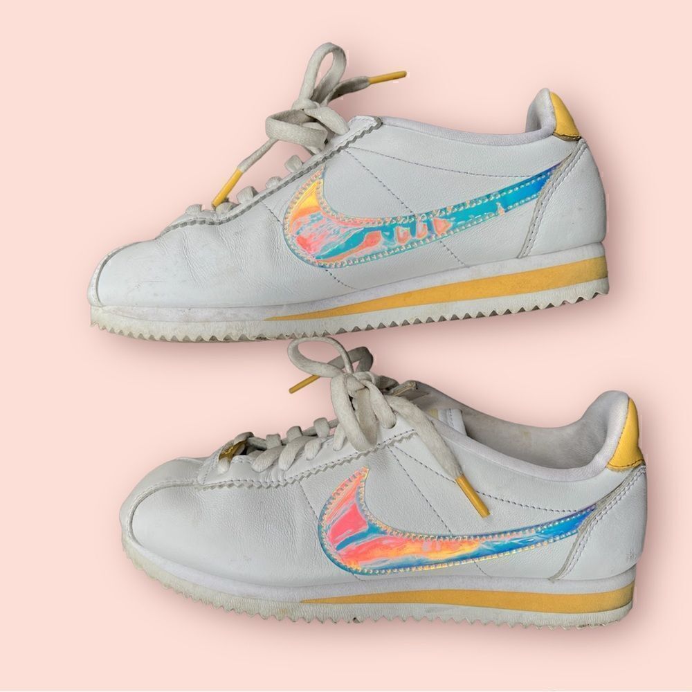 Women's 6 Nike Classic Cortez white clear-topaz gold sneakers